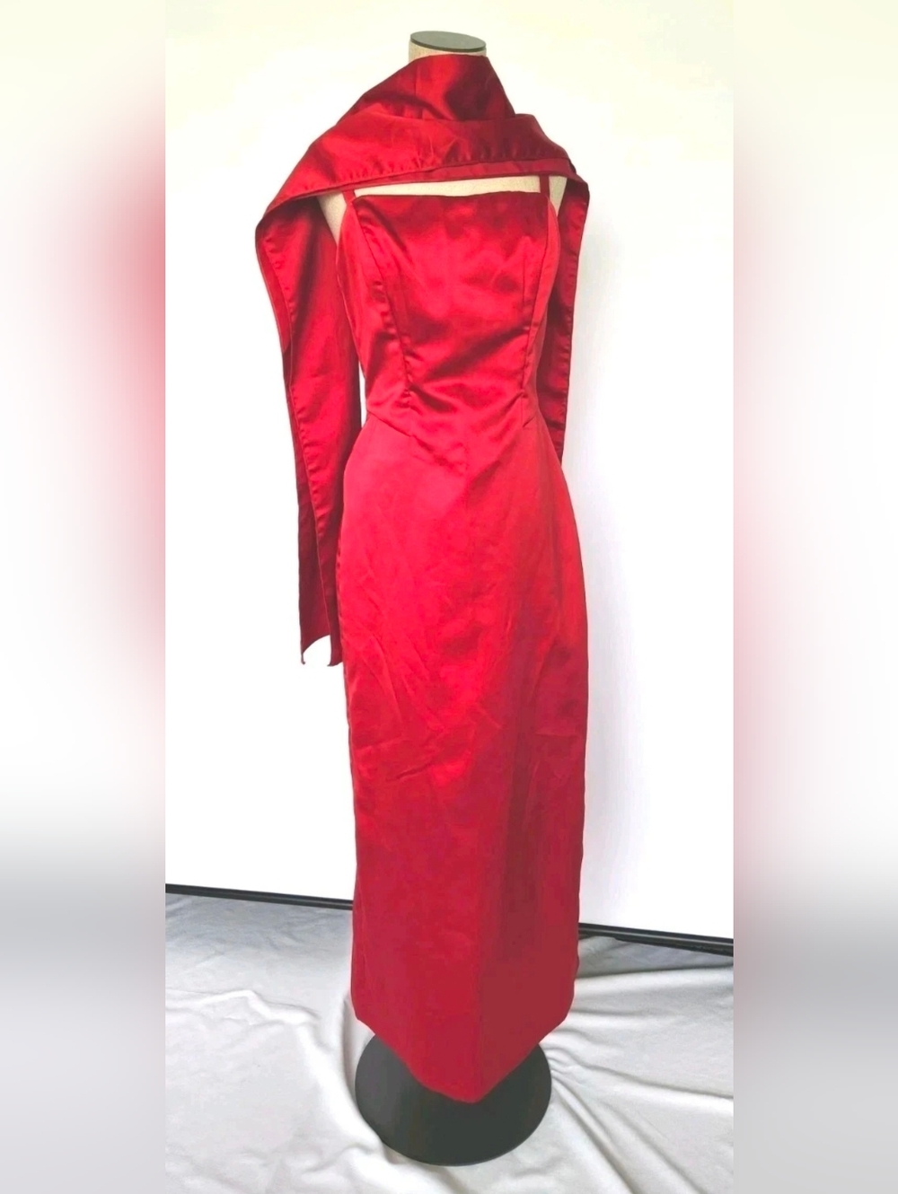 Dave & Johnny- 2 Piece Formal Red Evening Gown With Sash Size 9-10